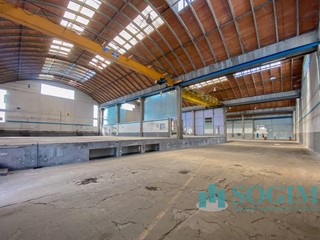 Capannone in Vendita a Busto Arsizio, 890'000€, 3700 m²