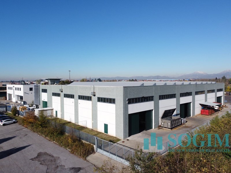 Capannone in Vendita a Pozzo d'Adda, 600'000€, 564 m²