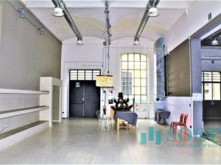 Immobile commerciale in Vendita a Gallarate, 550'000€, 700 m²