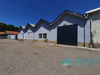 Capannone in Vendita a Inveruno, 240'000€, 1000 m²