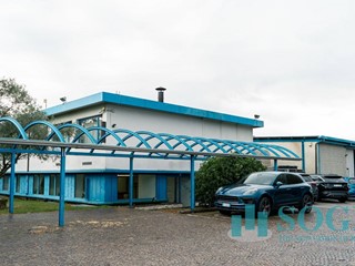 Capannone in Vendita a Desio, 1'850'000€, 2320 m²