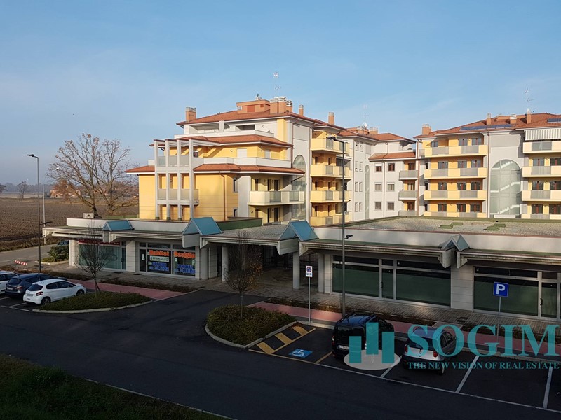 Negozio in Vendita a Basiglio, 350'000€, 175 m²