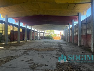Capannone in Vendita a Milano, 2'400'000€, 1900 m²