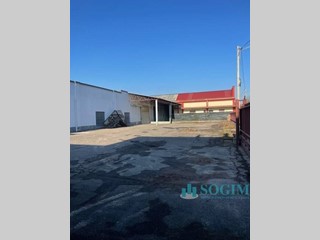 Capannone in Vendita a Gorla Maggiore, 950'000€, 2350 m²
