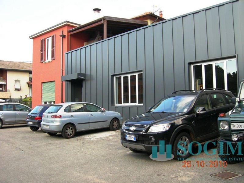 Capannone in Vendita a Tradate, 1'400'000€, 1970 m²