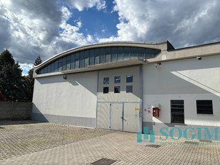 Capannone in Vendita a Cardano al Campo, 780'000€, 954 m²