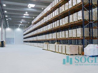 Capannone in Affitto a Livraga, 26092 m²