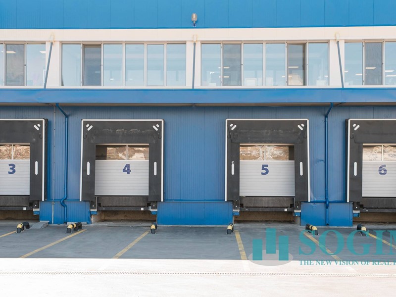 Capannone in Affitto a Voghera, 13395 m²