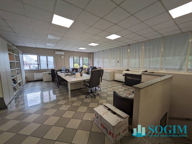 Capannone in Vendita a Pantigliate, 420'000€, 527 m²