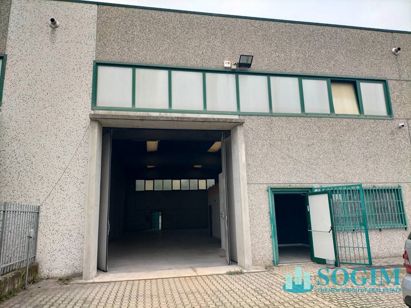 Capannone in Affitto a Sordio, 2'200€, 360 m²