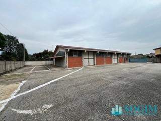 Capannone in Vendita a Boffalora sopra Ticino, 260'000€, 430 m²