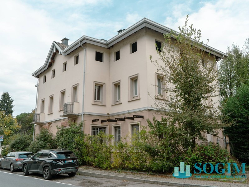 Immobile commerciale in Vendita a Seveso, 760'000€, 850 m²