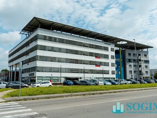 Immobile commerciale in Vendita a Desio, 390'000€, 270 m²