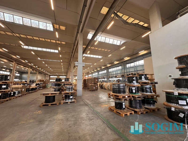 Capannone in Affitto a Legnano, 31'670€, 7014 m²