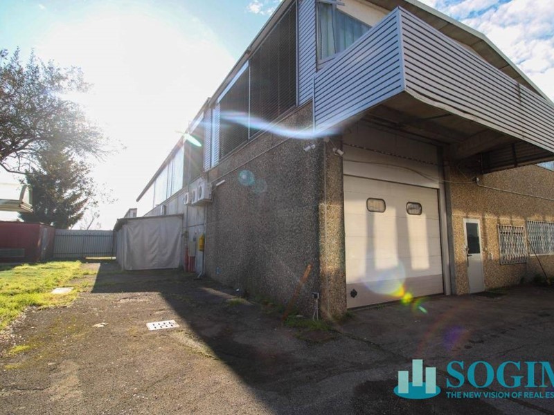 Capannone in Vendita a Vignate, 850'000€, 1330 m²