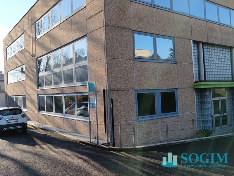 Capannone in Vendita a Missaglia, 845'000€, 1800 m²