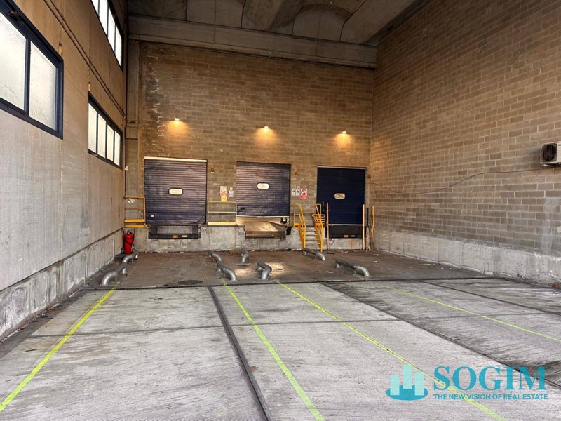 Capannone in Affitto a Legnano, 31'670€, 7014 m²