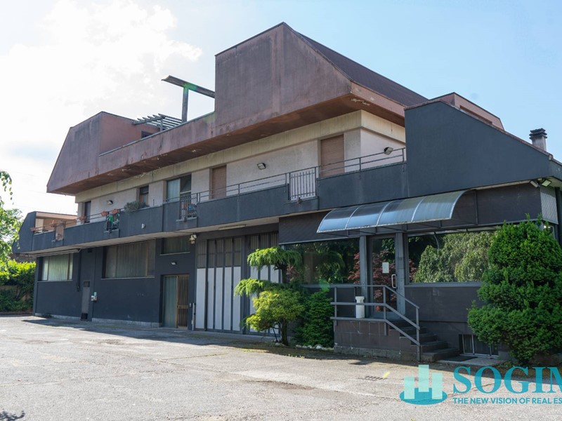 Capannone in Vendita a Seregno, 1'290'000€, 1600 m²