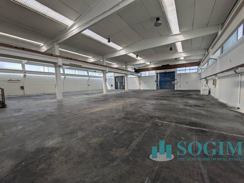 Capannone in Vendita a Cambiago, 590'000€, 1325 m²