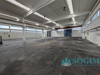 Capannone in Vendita a Cambiago, 590'000€, 1325 m²