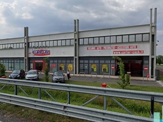 Capannone in Affitto a Peschiera Borromeo, 16'000€, 1940 m²