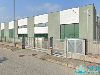Capannone in Affitto a San Zenone al Lambro, 10'000€, 1686 m²