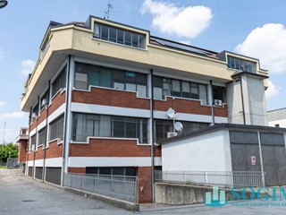 Capannone in Vendita a Desio, 950'000€, 2320 m²