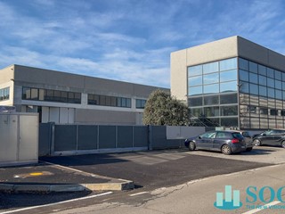 Capannone in Vendita a Varedo, 2'900'000€, 3500 m²