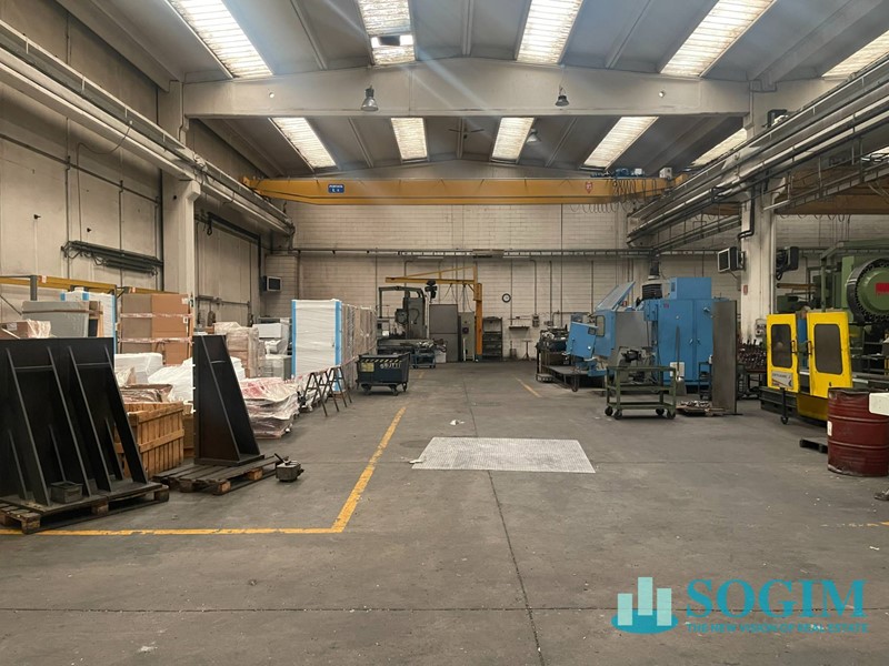 Capannone in Vendita a Brugherio, 1'650'000€, 1515 m²