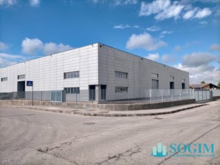 Capannone in Affitto a Romano di Lombardia, 3150 m²