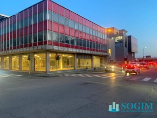 Immobile commerciale in Vendita a Lissone, 1'790'000€, 2600 m²