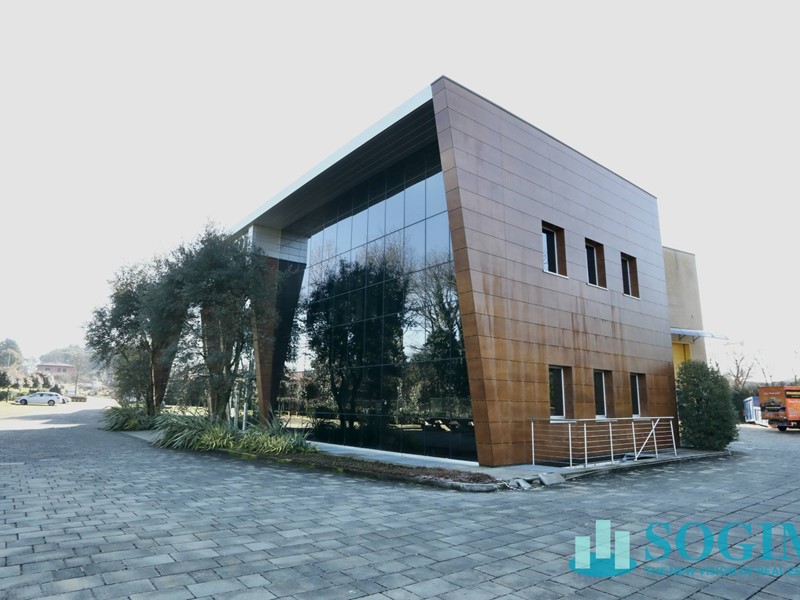 Capannone in Affitto a Lesmo, 18'350&euro;, 3350 m²