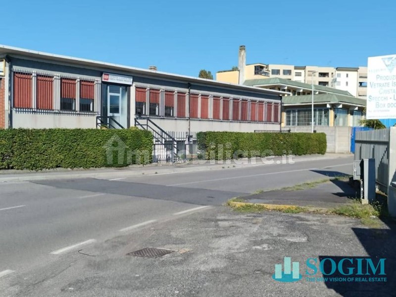 Capannone in Vendita a Opera, 1'500'000€, 2200 m²