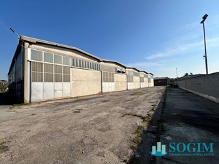 Capannone in Affitto a Cerano, 3'900€, 1200 m²