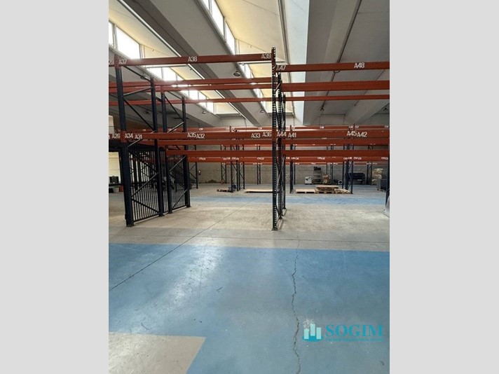 Capannone in Vendita a Villasanta, 2'150'000€, 3300 m²