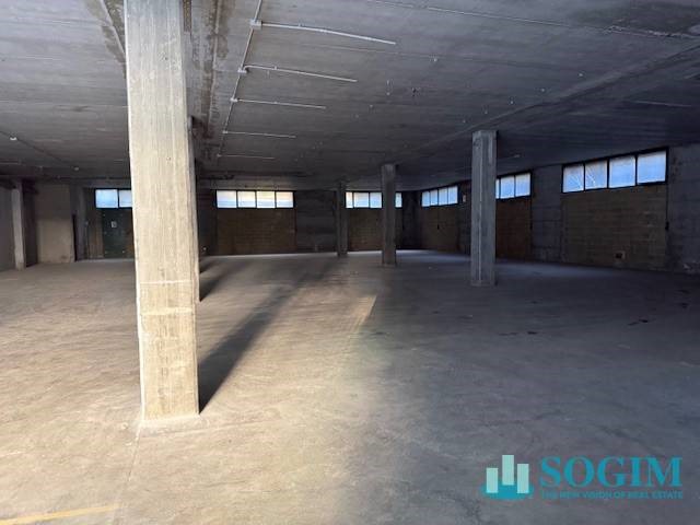 Magazzino in Affitto a Sesto San Giovanni, 2'000€, 580 m²