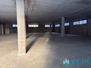 Magazzino in Affitto a Sesto San Giovanni, 2'000€, 580 m²