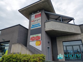 Negozio in Affitto a Bellusco, 2'200&euro;, 205 m²