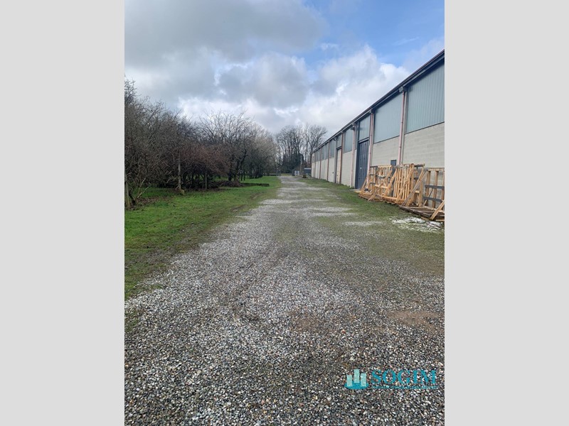 Terreno industriale in Vendita a Misinto, 460'000€, 3600 m²