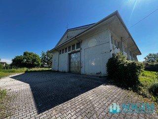Capannone in Affitto a Busto Arsizio, 2'400€, 500 m²