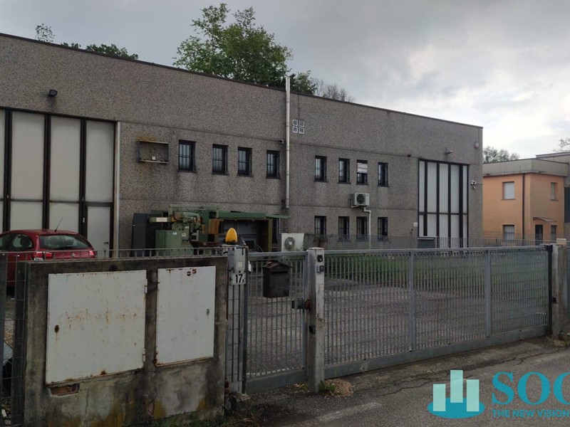 Laboratorio in Vendita a Carvico, 490'000€, 428 m²