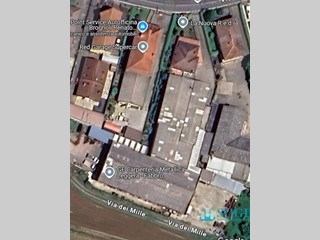 Capannone in Vendita a Vellezzo Bellini, 2050 m²