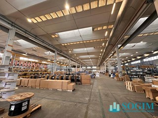 Capannone in Vendita a Legnano, 7014 m²
