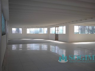 Immobile commerciale in Affitto a Settimo Milanese, 6'666€, 1240 m²