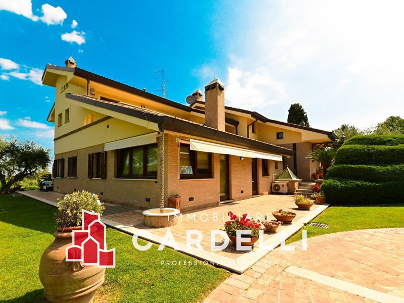 Villa in Vendita a Civitanova Marche, 700 m²