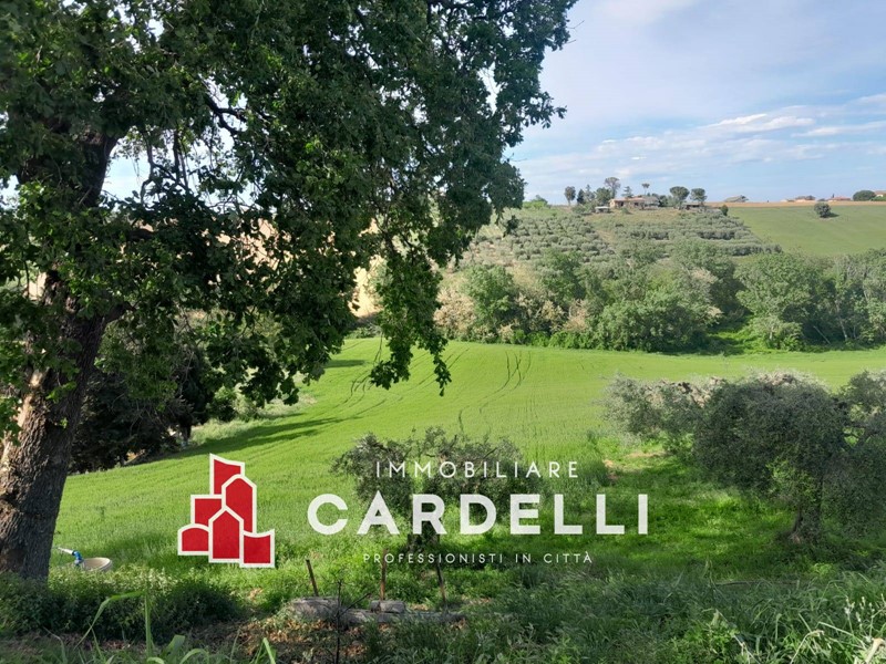 Capannone in Vendita a Sant'Elpidio a Mare, 160'000€, 400 m²