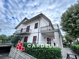 Casa Indipendente in Vendita a Montecassiano, 295'000&euro;, 383 m²