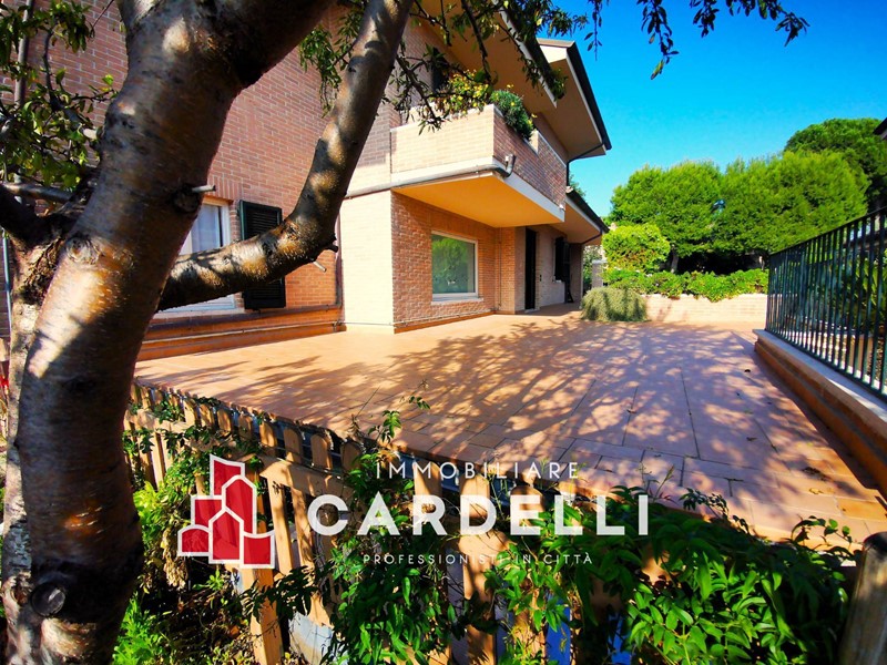 Villa in Vendita a Civitanova Marche, 1'190'000€, 550 m²