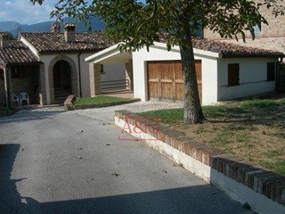 Casa Indipendente in Vendita a San Ginesio, 340'000&euro;, 230 m²