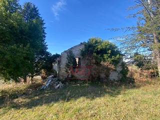 Rustico in Vendita a Ripe San Ginesio, 110'000&euro;, 260 m²